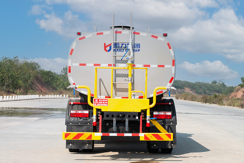 东风D9洒水车（4500）  15.1方