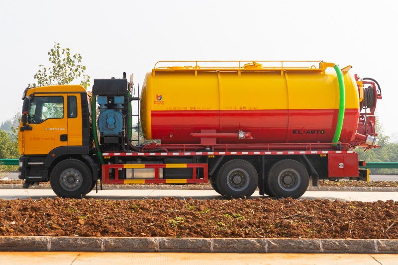 重汽汕德卡后双桥清洗吸污车（带副发）（一体罐）21方